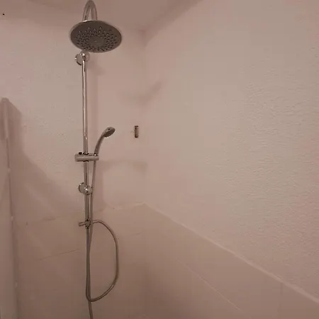 Apartment Avec Balcon, 1 Piece, 4 Personnes